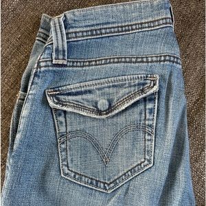 Levi’s Women’s Low Rise Flare Light Wash Blue Denim Jeans Size 6